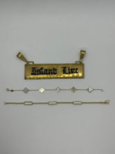 Load image into Gallery viewer, 14K Gold Mother of Pearl & Clover Bracelet